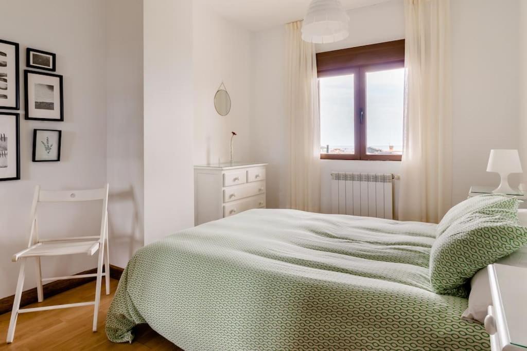 Casa De Las Flores - Apartamento Con Jardin Privado Frente A La Playa De Comillas Eksteriør billede