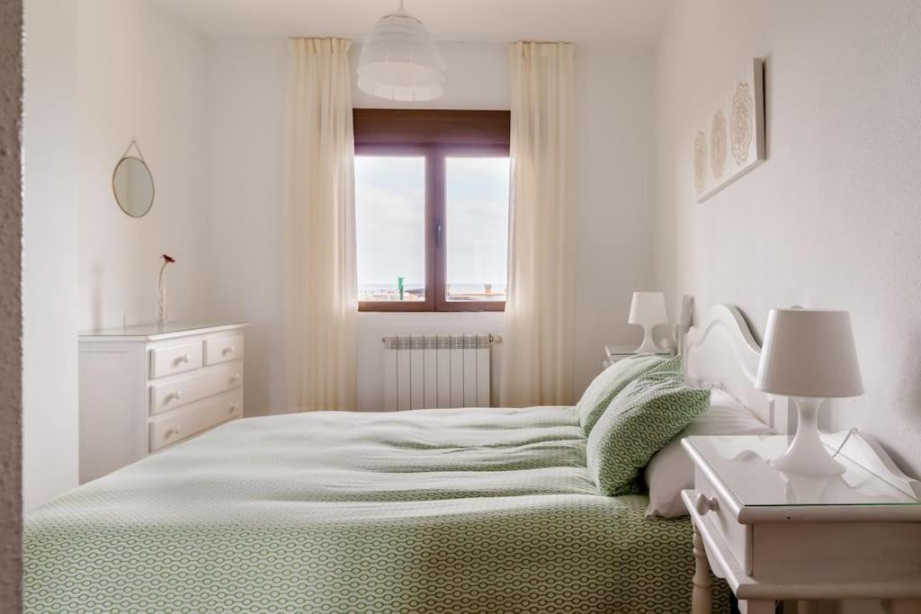 Casa De Las Flores - Apartamento Con Jardin Privado Frente A La Playa De Comillas Eksteriør billede