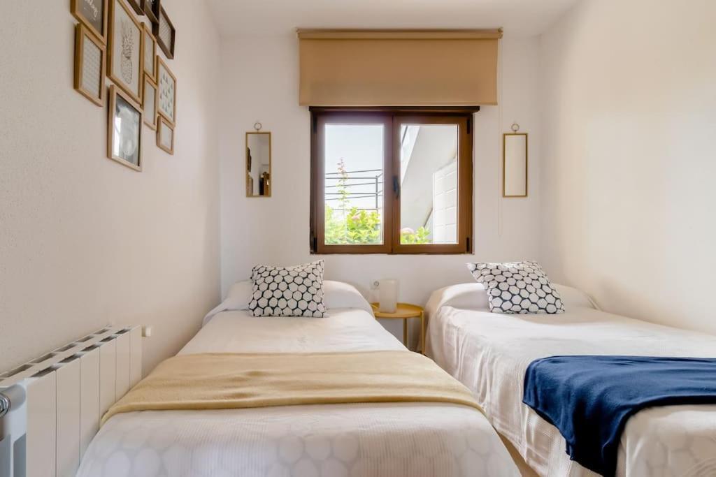 Casa De Las Flores - Apartamento Con Jardin Privado Frente A La Playa De Comillas Eksteriør billede