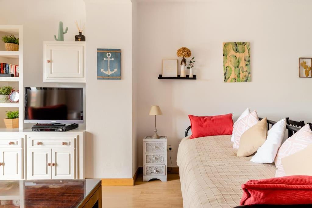Casa De Las Flores - Apartamento Con Jardin Privado Frente A La Playa De Comillas Eksteriør billede