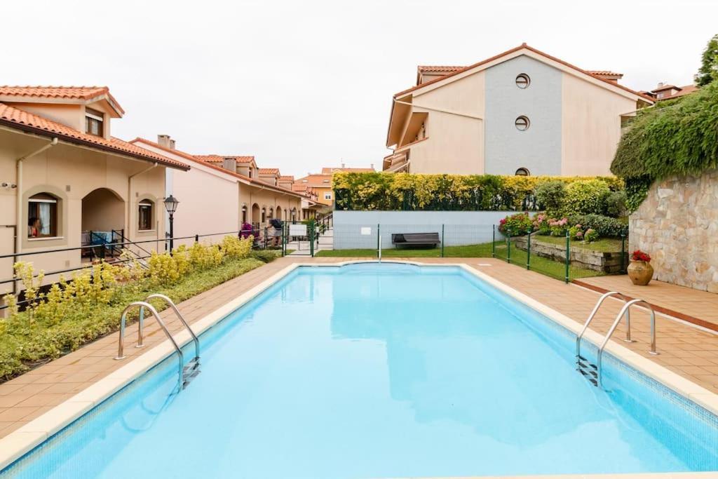 Casa De Las Flores - Apartamento Con Jardin Privado Frente A La Playa De Comillas Eksteriør billede