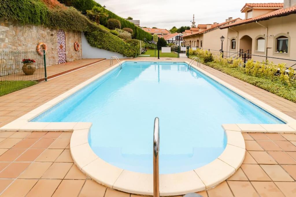 Casa De Las Flores - Apartamento Con Jardin Privado Frente A La Playa De Comillas Eksteriør billede